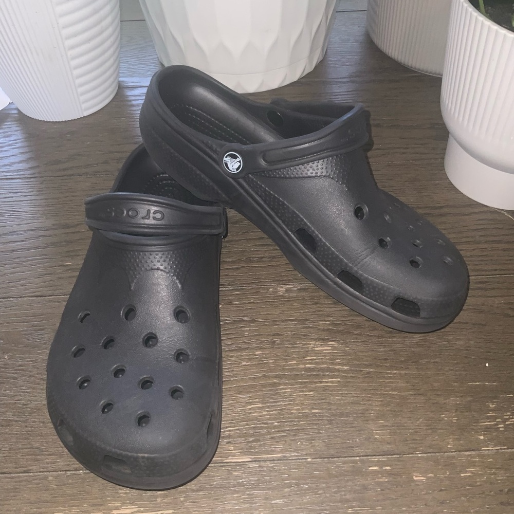 Classic Crocs Men's Black Large Men’s 8-9 Women’s 10-11 Excellent Condition - Picture 2 of 8